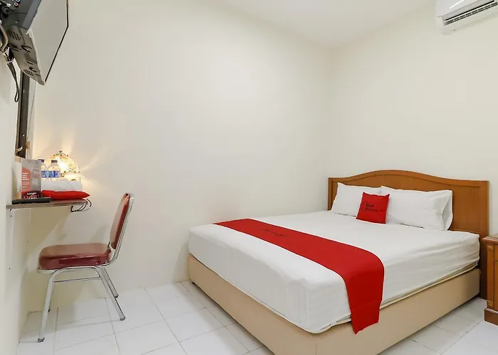 RedDoorz Plus near Ciputra World Kuningan 2 Jakarta